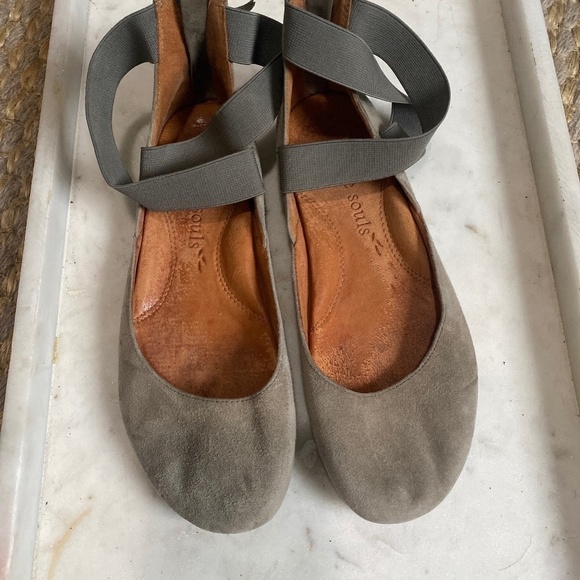 Gentle Souls Gray Flats - Picture 1 of 3
